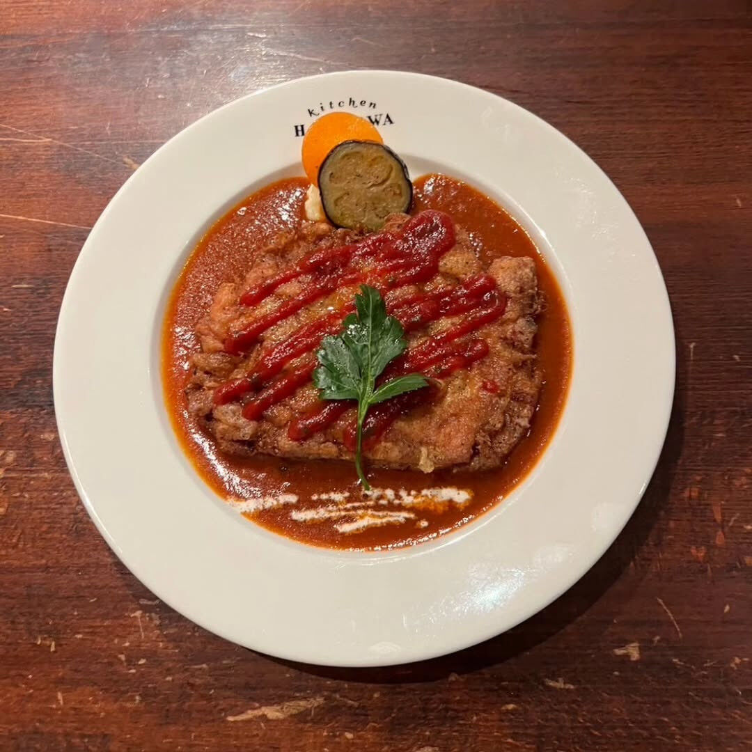 自家製ソースに包まれた絶品チキンピカタ🐔