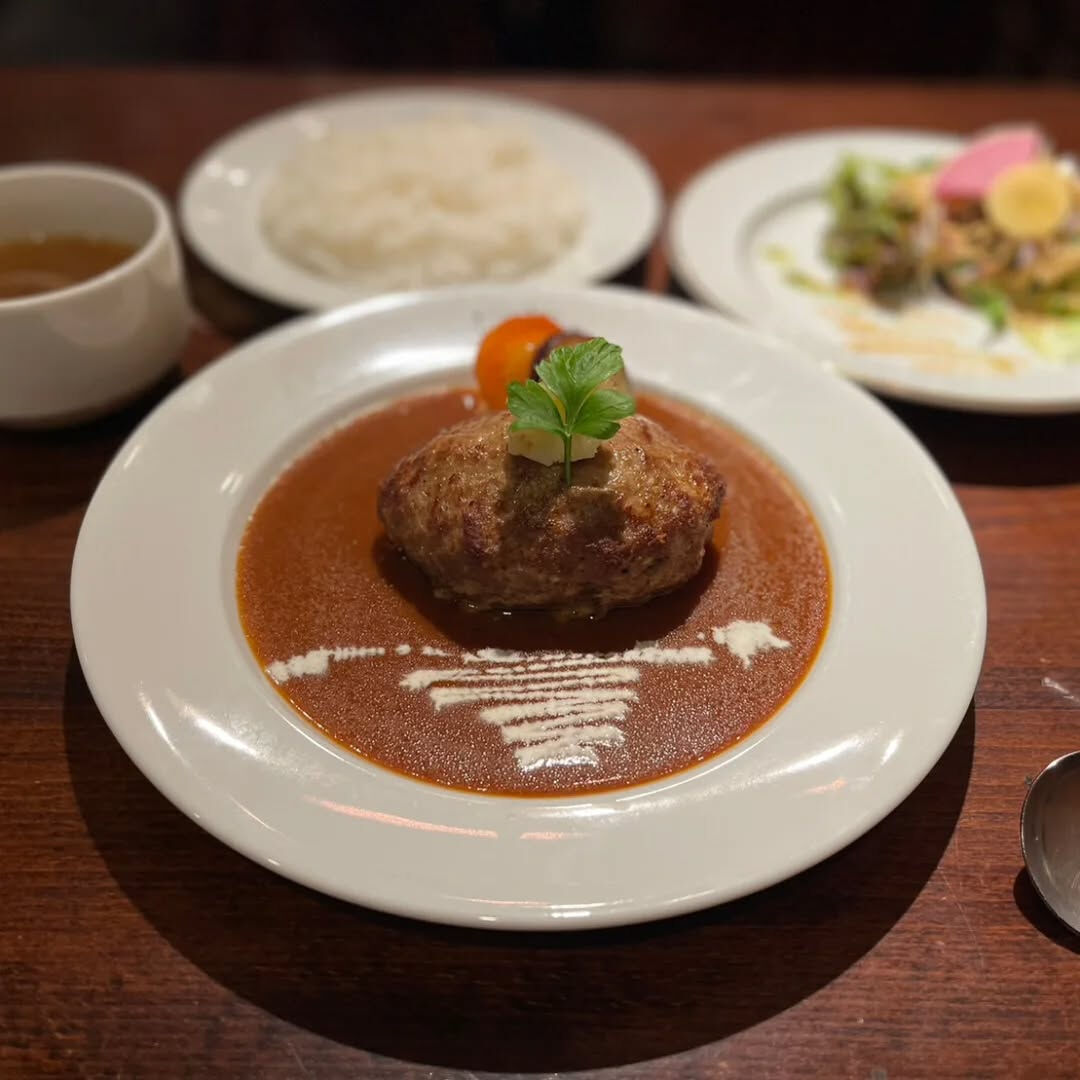 絶品👑キッチン ハセガワの名物ハンバーグ